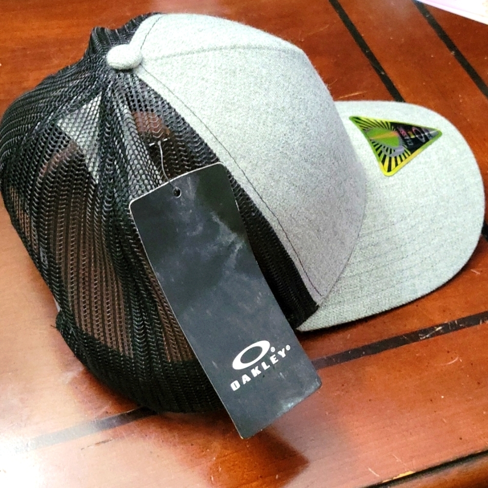 Oakley Snap Back - Picture 2 of 2